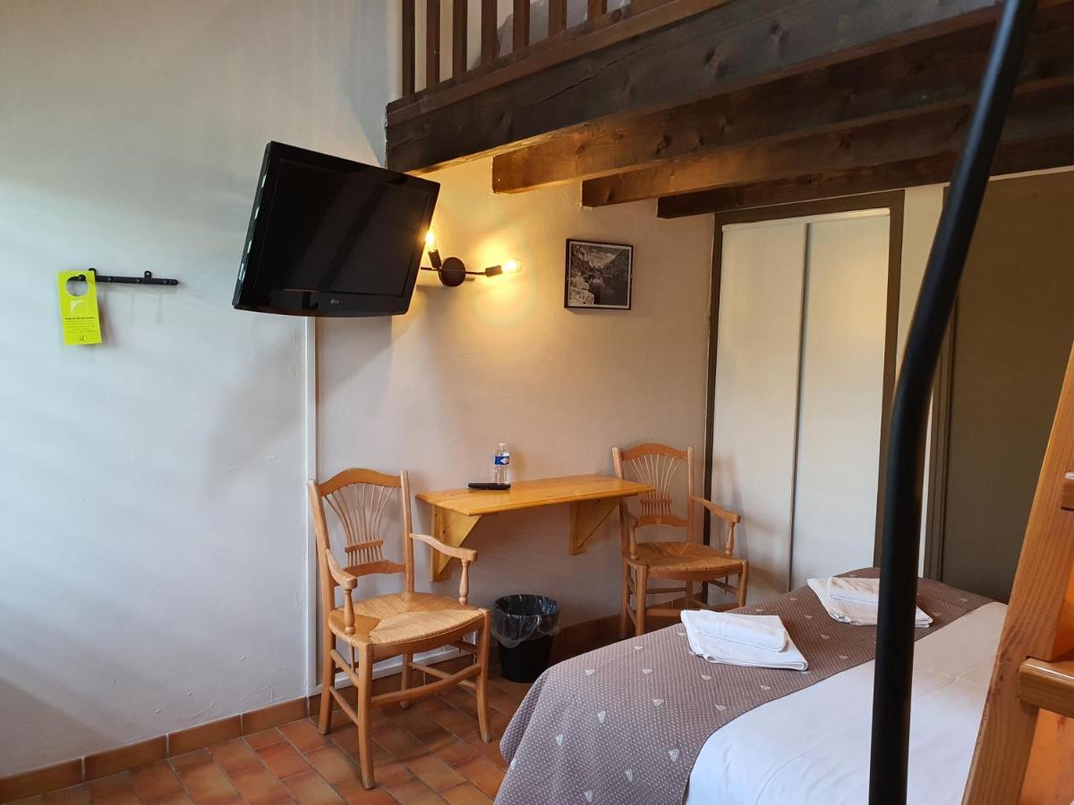 Logis Hotel Restaurant L'Escarbille Saint-Martin-dʼArdèche Bagian luar foto