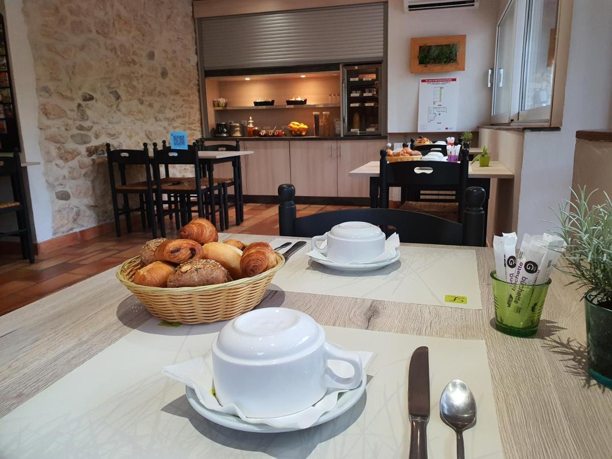 Logis Hotel Restaurant L'Escarbille Saint-Martin-dʼArdèche Bagian luar foto