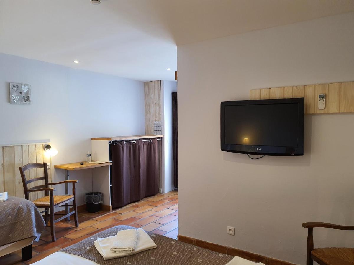 Logis Hotel Restaurant L'Escarbille Saint-Martin-dʼArdèche Bagian luar foto
